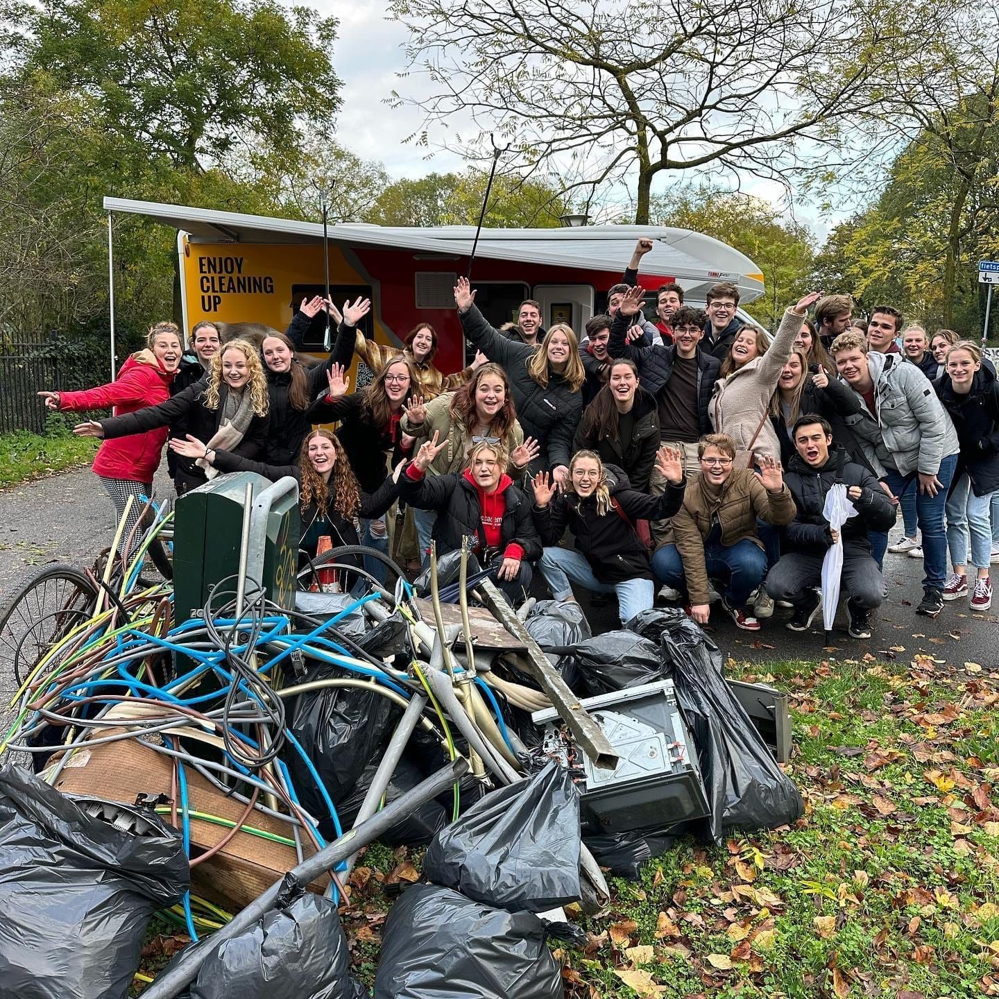 Groep vrijwilligers tijdens een cleanup in Utrecht